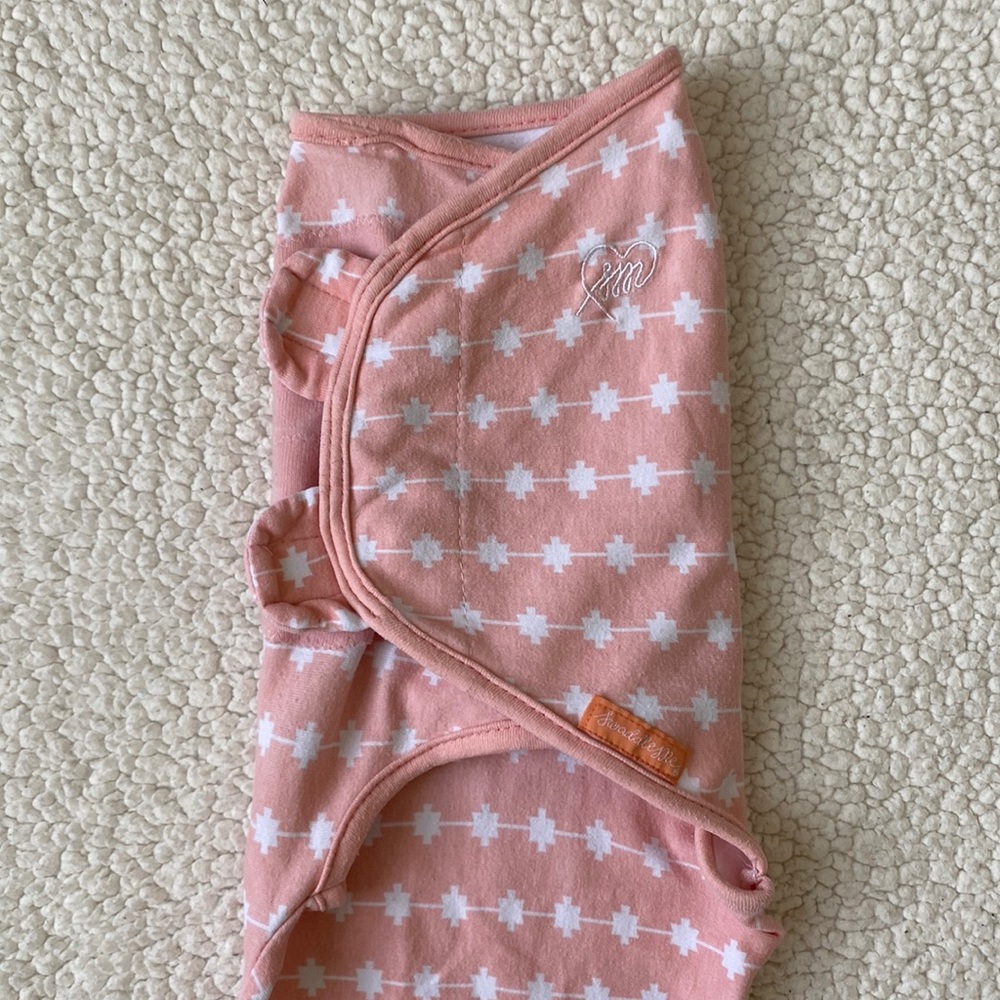 SwaddleMe Velcro Baby Swaddle (Pink/White)